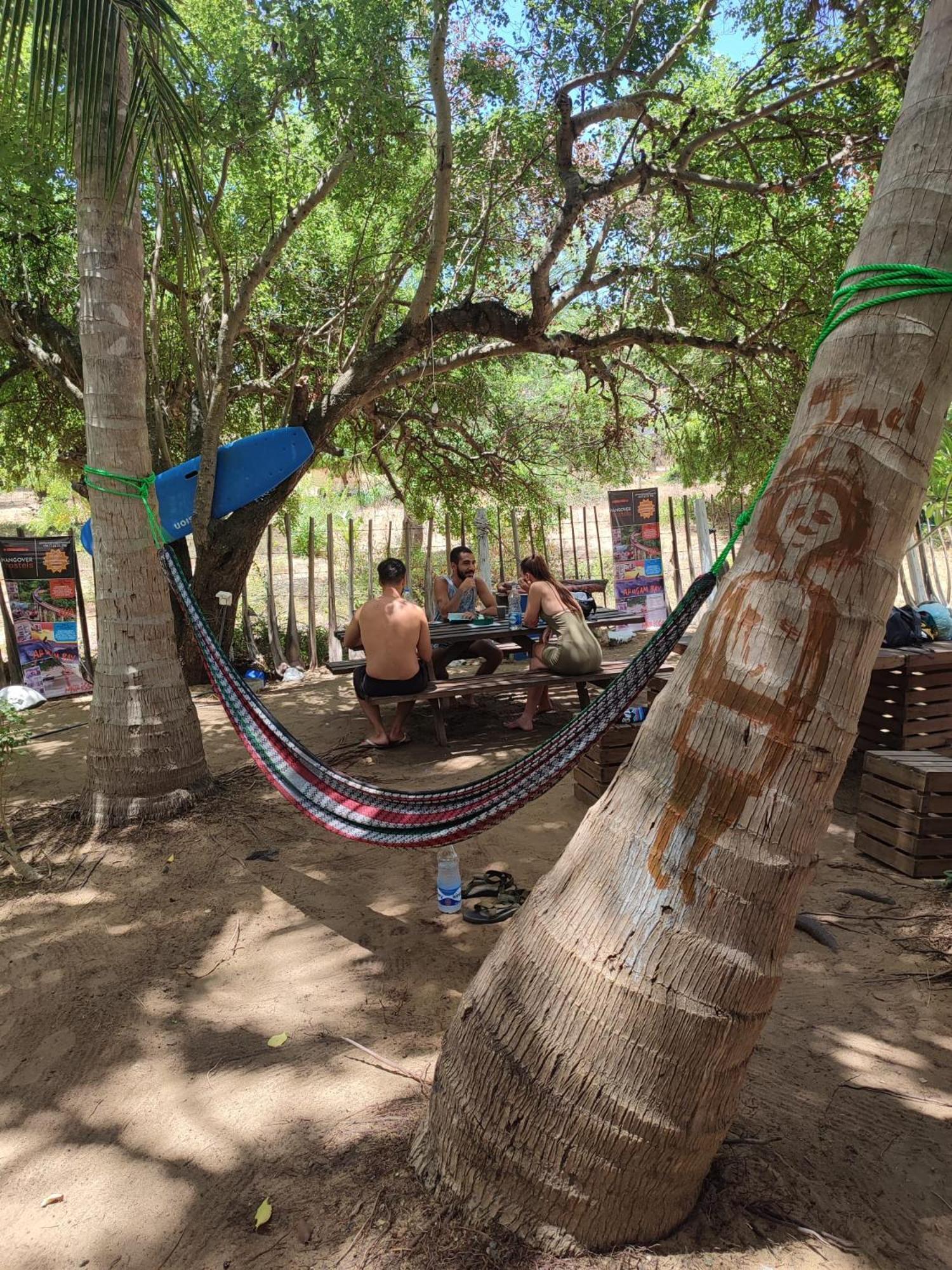 Hangover Hostels Arugam Bay Exterior foto